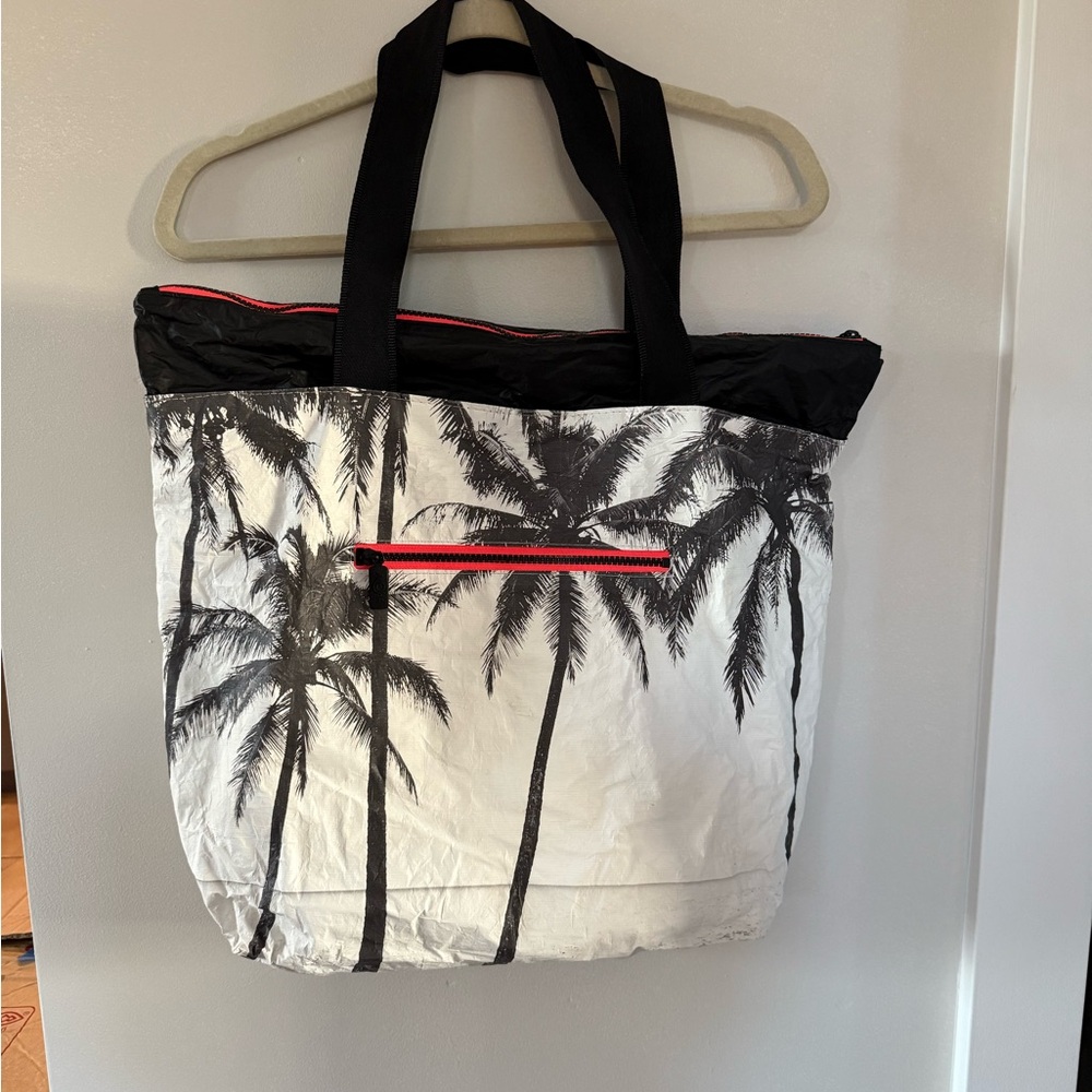 ALOHA Collection Black and White Palm Tote